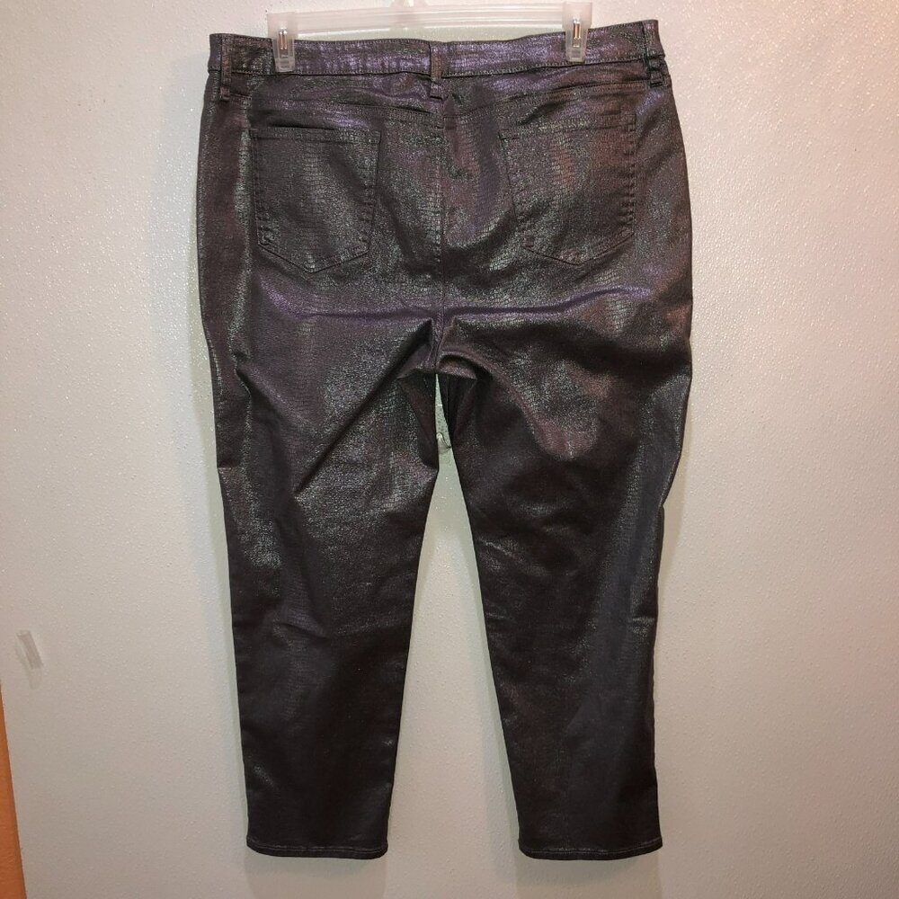 Chicos Womens Size 3.5 18 Silver Shimmer Snakeskin Stretch Ankle Pants Pockets - Picture 7 of 9